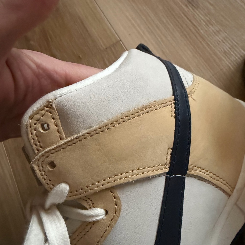 Nike women’s high top dunks, size 8. Pale yellow and navy. EUC - Picture 10 of 12